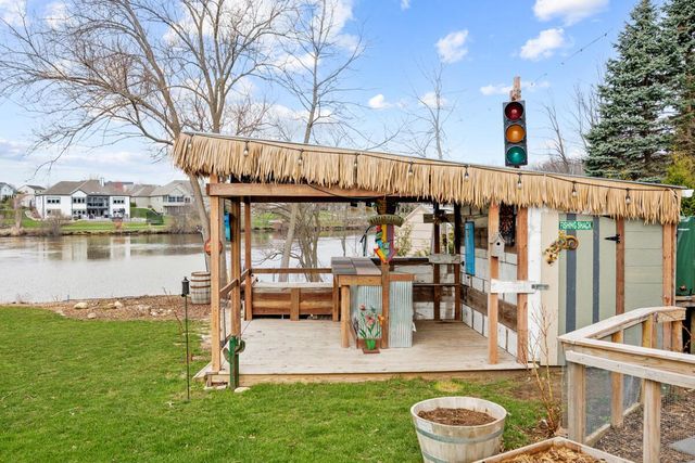 2530 N River ROAD, Waterford, WI 53185