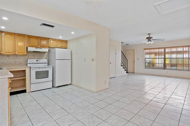 5415 NW 27th St A1, Lauderhill, FL 33313