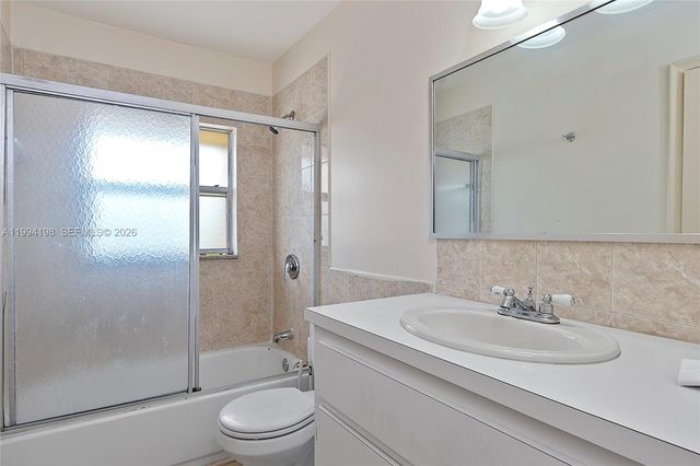 5415 NW 27th St A1, Lauderhill, FL 33313