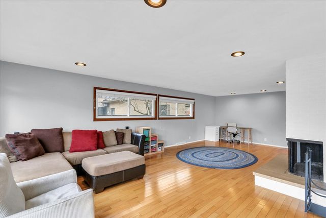 609 E Sunnycrest Court, Urbana, IL 61801