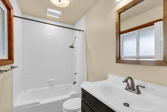 609 E Sunnycrest Court, Urbana, IL 61801