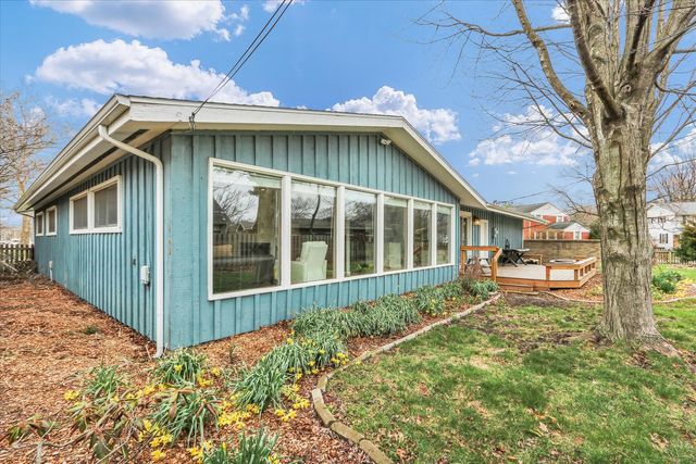 609 E Sunnycrest Court, Urbana, IL 61801