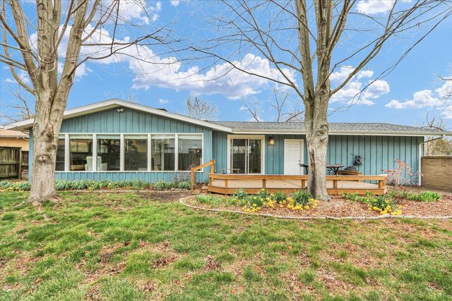 609 E Sunnycrest Court, Urbana, IL 61801