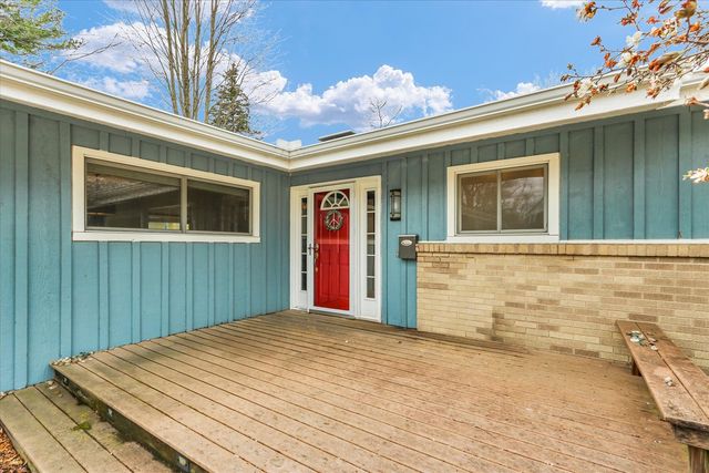 609 E Sunnycrest Court, Urbana, IL 61801