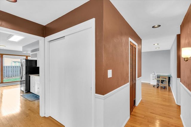 609 E Sunnycrest Court, Urbana, IL 61801