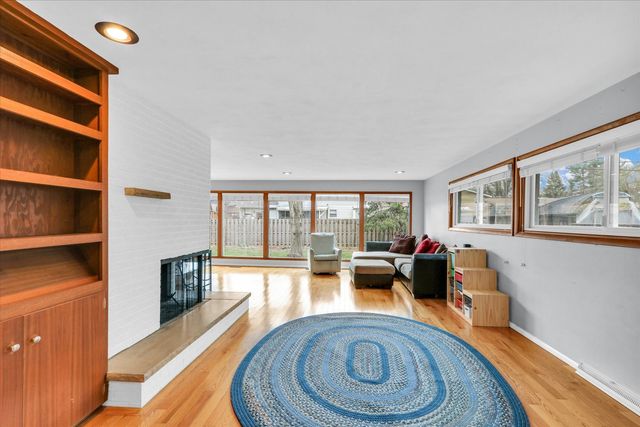 609 E Sunnycrest Court, Urbana, IL 61801