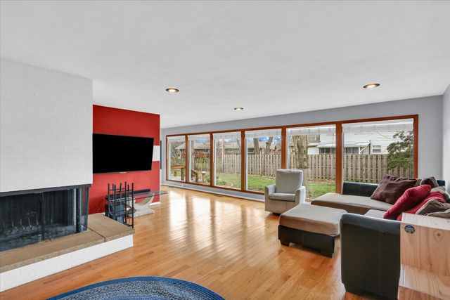 609 E Sunnycrest Court, Urbana, IL 61801