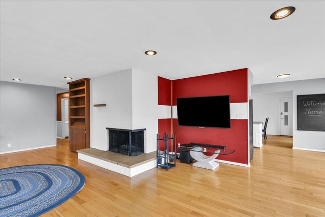 609 E Sunnycrest Court, Urbana, IL 61801