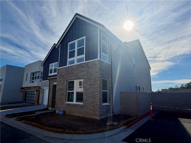 101 Chapman, Lake Forest, CA 92630