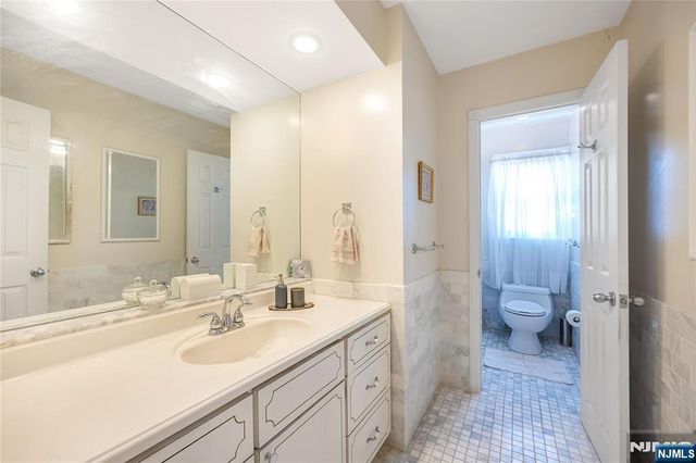 1150 Roosevelt Avenue, New Milford, NJ 07646