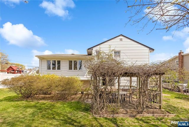 1150 Roosevelt Avenue, New Milford, NJ 07646