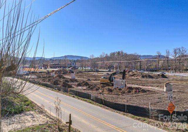 16 Governors View Road, Asheville, NC 28805