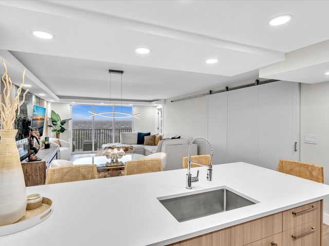 1150 Hillsboro Mile 911, Hillsboro Beach, FL 33062