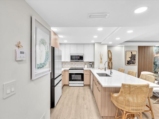 1150 Hillsboro Mile 911, Hillsboro Beach, FL 33062