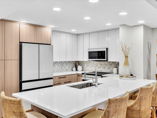 1150 Hillsboro Mile 911, Hillsboro Beach, FL 33062