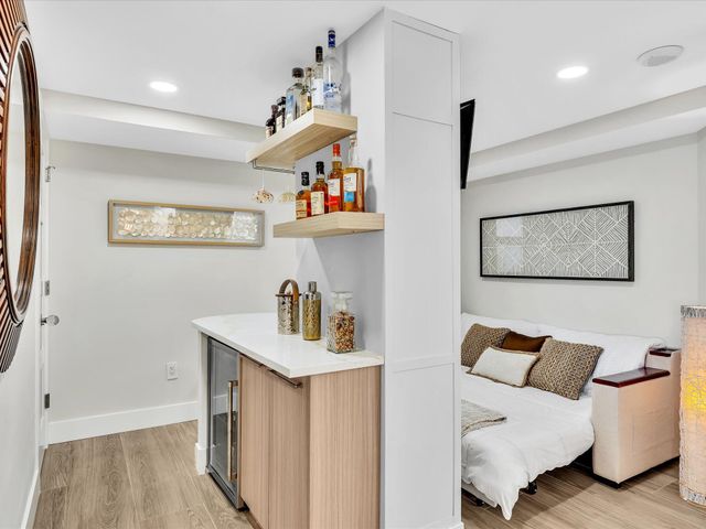 1150 Hillsboro Mile 911, Hillsboro Beach, FL 33062