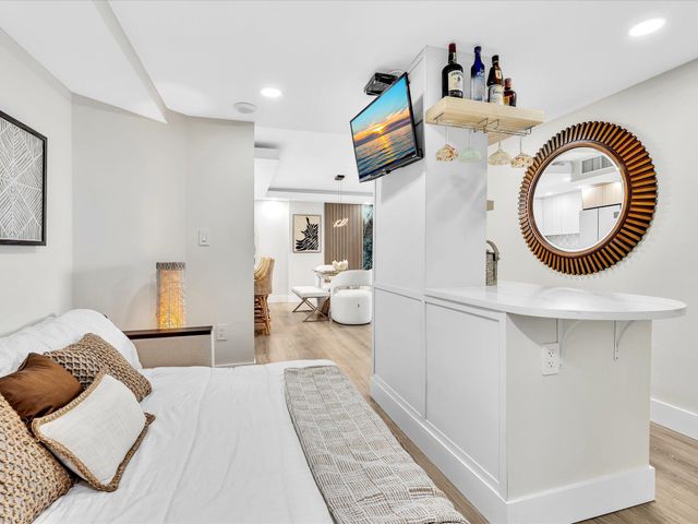 1150 Hillsboro Mile 911, Hillsboro Beach, FL 33062