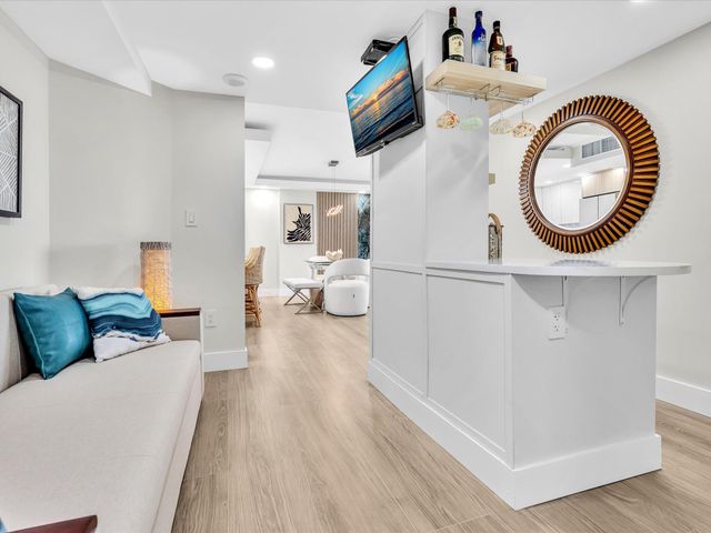 1150 Hillsboro Mile 911, Hillsboro Beach, FL 33062