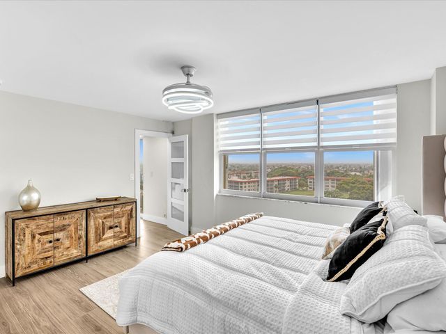 1150 Hillsboro Mile 911, Hillsboro Beach, FL 33062