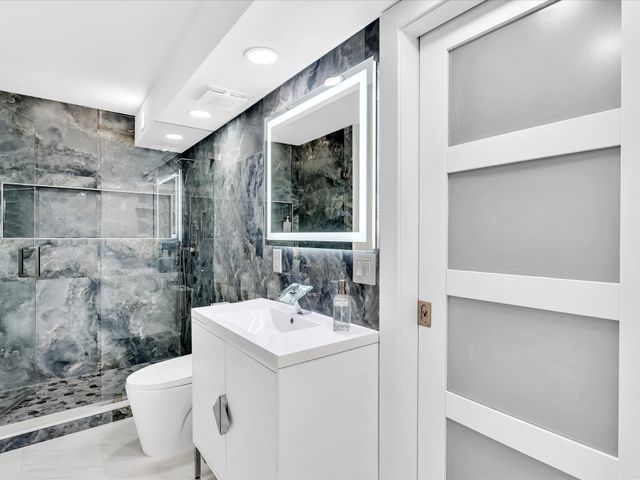 1150 Hillsboro Mile 911, Hillsboro Beach, FL 33062