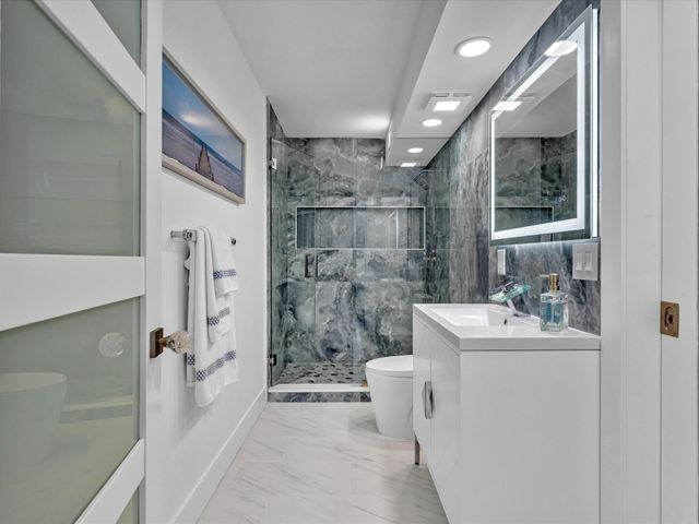 1150 Hillsboro Mile 911, Hillsboro Beach, FL 33062