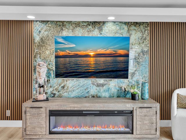 1150 Hillsboro Mile 911, Hillsboro Beach, FL 33062