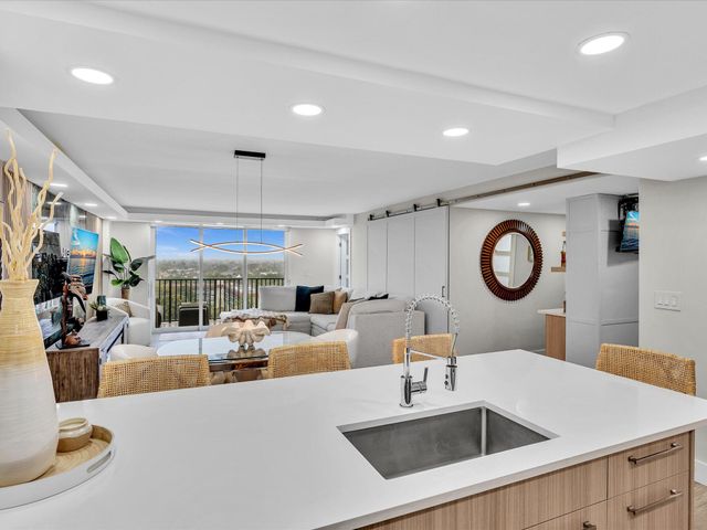 1150 Hillsboro Mile 911, Hillsboro Beach, FL 33062