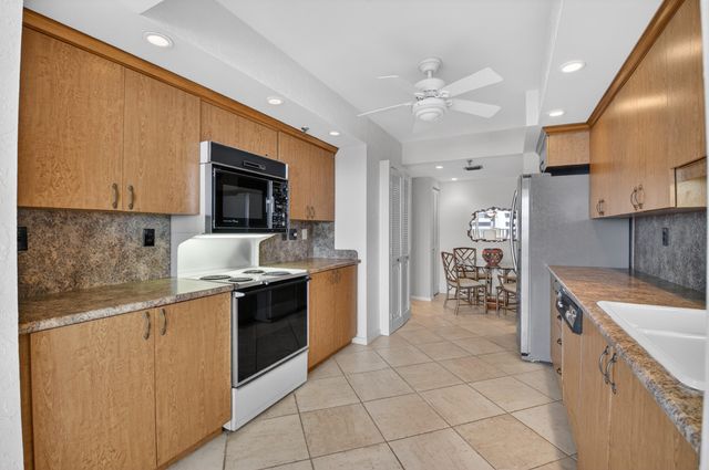 2917 S Ocean Boulevard 902, Highland Beach, FL 33487