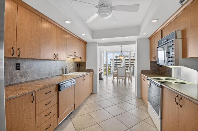 2917 S Ocean Boulevard 902, Highland Beach, FL 33487