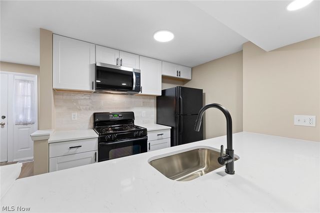 218 Regina Drive, Bedford, OH 44146