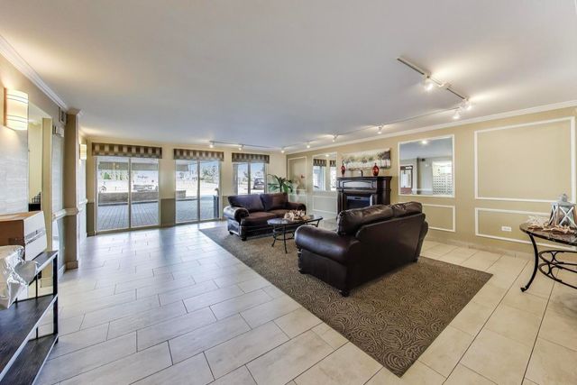 841 N York Street 332, Elmhurst, IL 60126