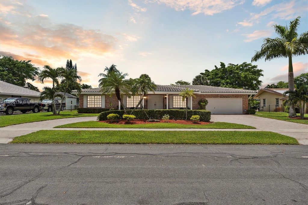 6100 SW 8th Ct, Plantation, FL 33317