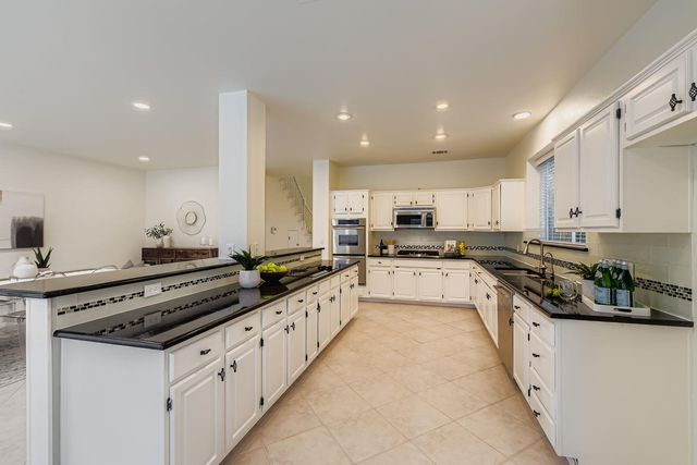 11002 Pebble Garden LN, Austin, TX 78739