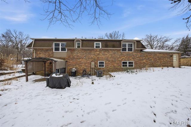 221 Jubaka Drive, Fairview Heights, IL 62208