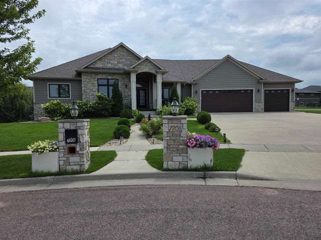 7208 S Ludlow Cir Circle, Sioux Falls, SD 57108