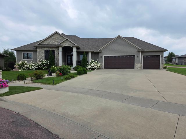 7208 S Ludlow Cir Circle, Sioux Falls, SD 57108