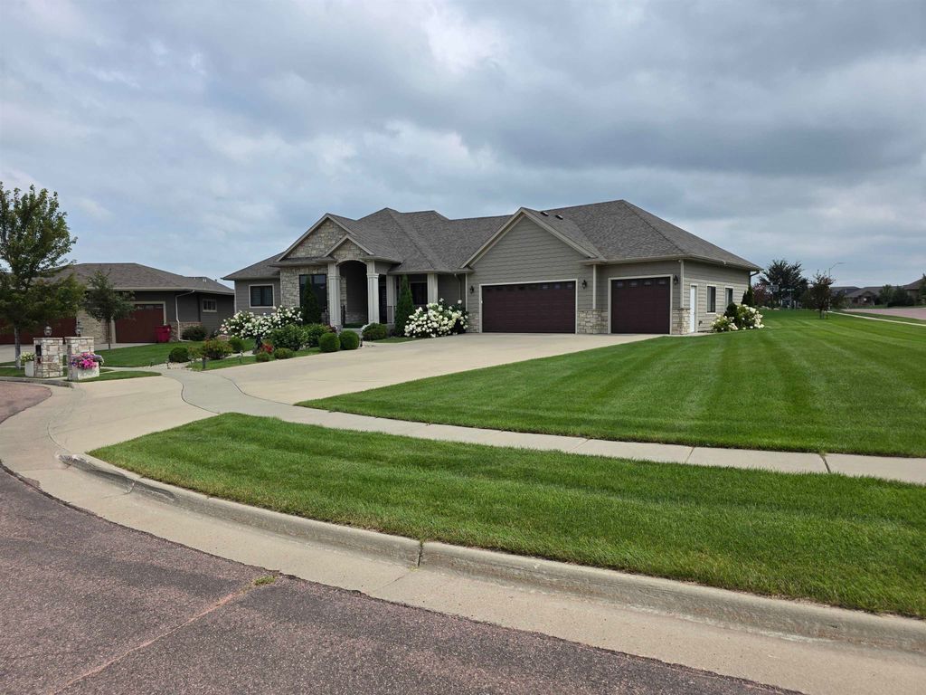 7208 S Ludlow Cir Circle, Sioux Falls, SD 57108
