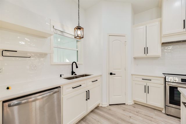 5928 Walraven Circle, Fort Worth, TX 76133