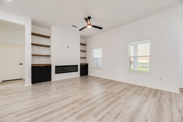 5928 Walraven Circle, Fort Worth, TX 76133