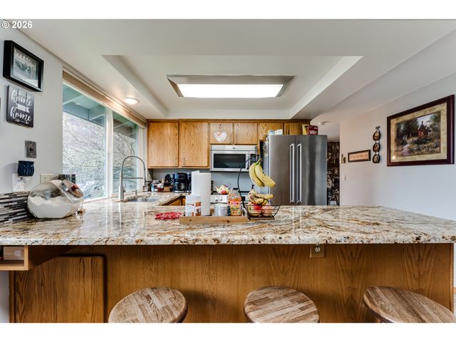 2790 23RD St, Springfield, OR 97477