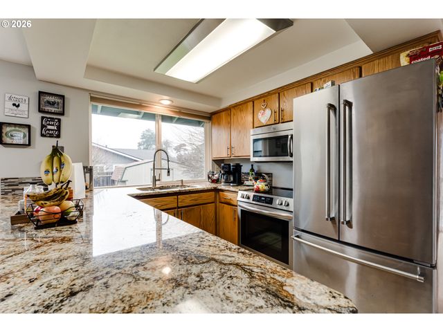 2790 23RD St, Springfield, OR 97477