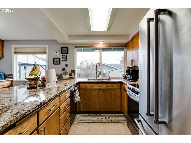 2790 23RD St, Springfield, OR 97477