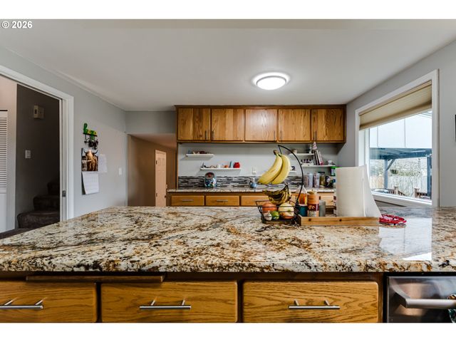 2790 23RD St, Springfield, OR 97477