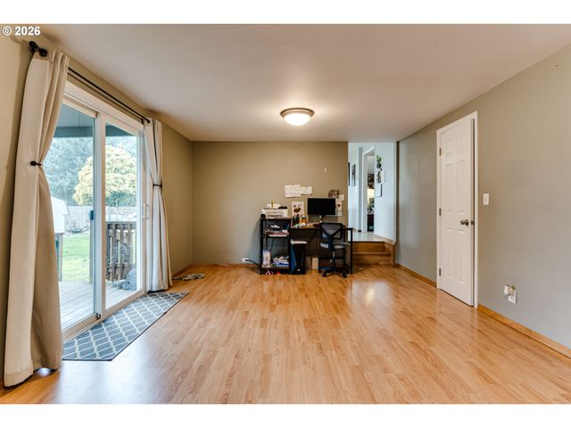 2790 23RD St, Springfield, OR 97477