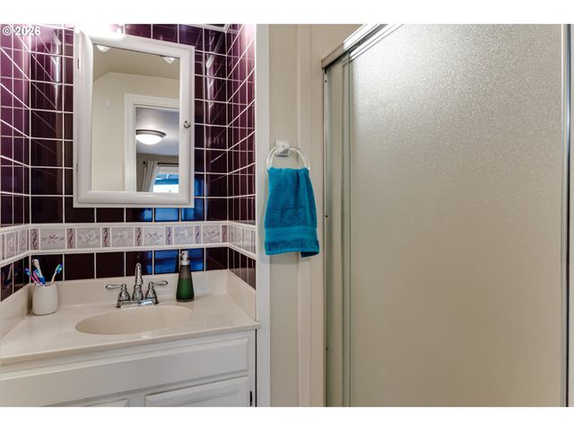 2790 23RD St, Springfield, OR 97477