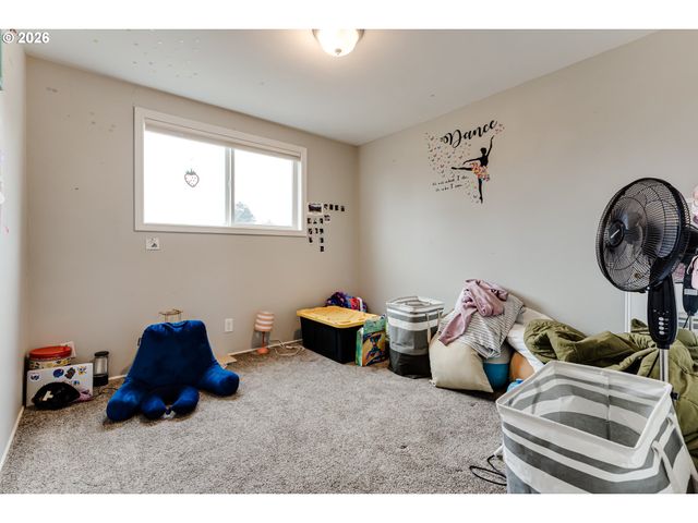 2790 23RD St, Springfield, OR 97477