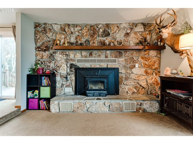 2790 23RD St, Springfield, OR 97477