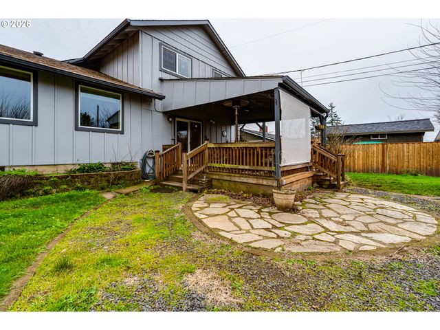 2790 23RD St, Springfield, OR 97477