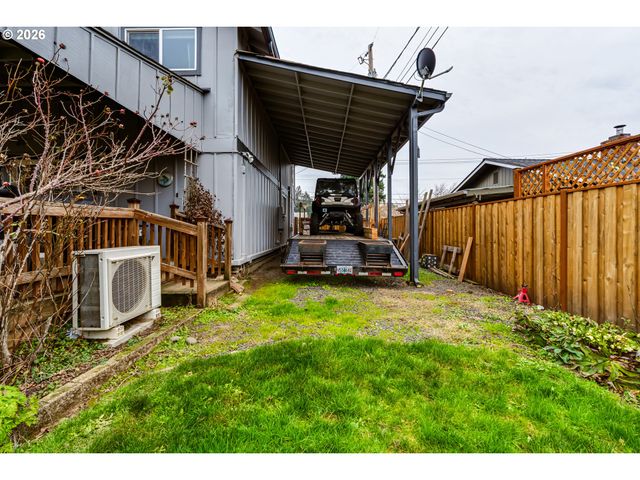 2790 23RD St, Springfield, OR 97477