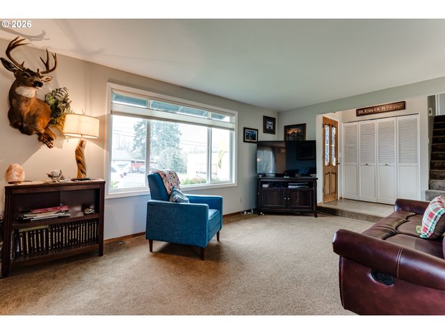 2790 23RD St, Springfield, OR 97477